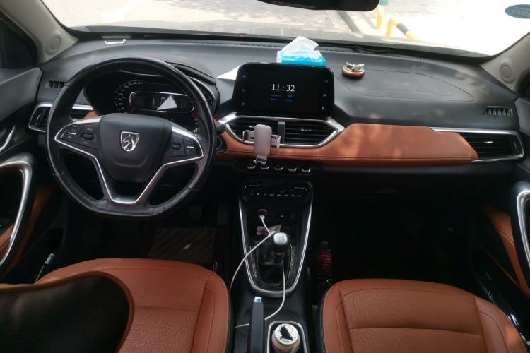 Used Baojun 510 2017 1.5L Manual Luxury Model Center Console