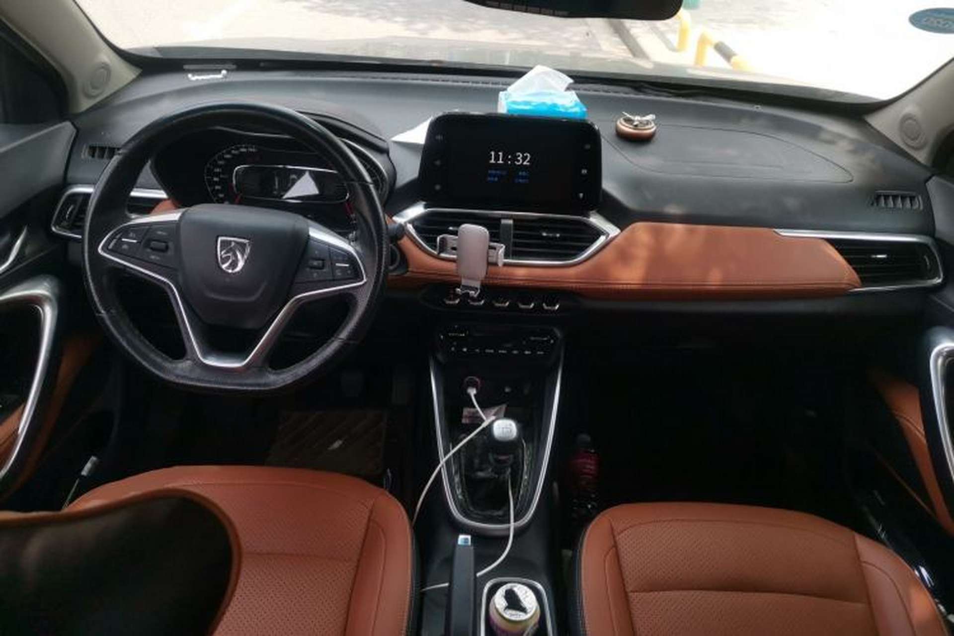 Used Baojun 510 2017 1.5L Manual Luxury Model Center Console