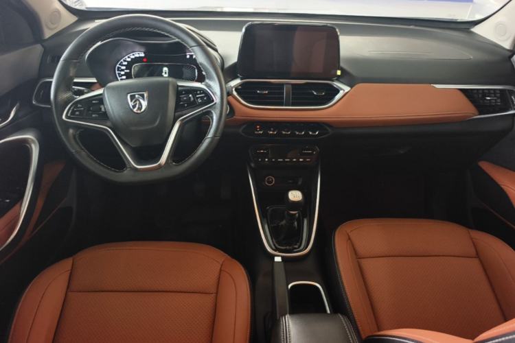 Used Baojun 510 2017 1.5L Manual Luxury Model Center Console