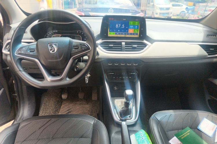 Used Baojun 510 2017 1.5L Manual Fashion Model Center Console