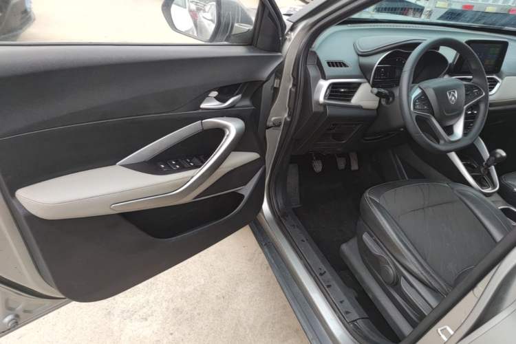 Used Baojun 510 2017 1.5L Manual Fashion Model Driver Seat