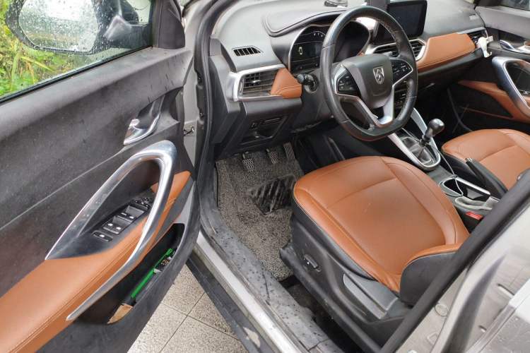 Used Baojun 510 2017 1.5L Manual Luxury Model Driver Seat