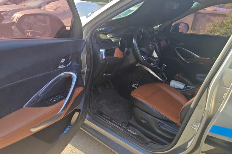 Used Baojun 510 2017 1.5L Manual Luxury Model Driver Seat