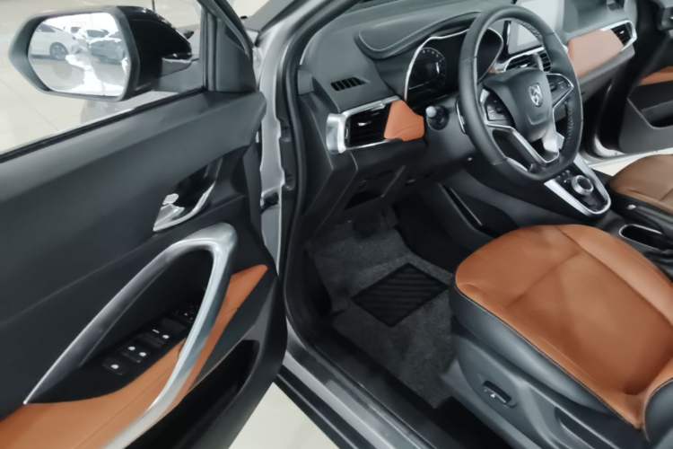 Used Baojun 510 2017 1.5L Automatic Luxury Model Driver Seat