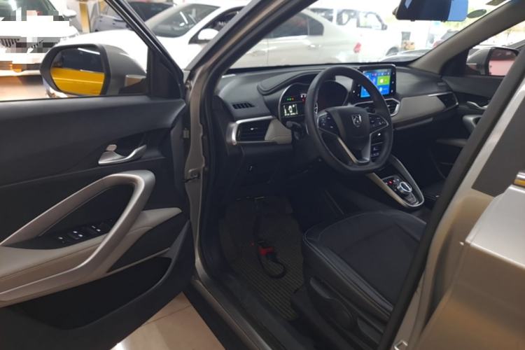 Used Baojun 510 2017 1.5L Automatic Fashion Model Driver Seat