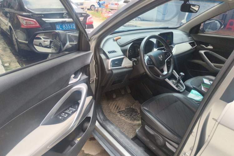 Used Baojun 510 2017 1.5L Manual Fashion Model Driver Seat