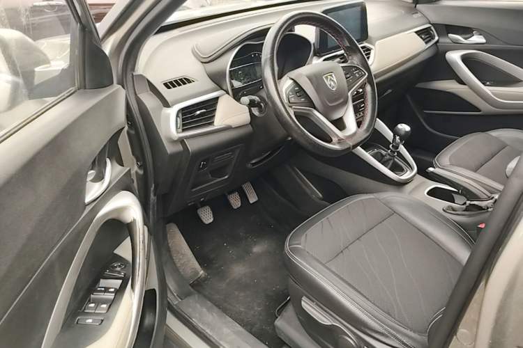 Used Baojun 510 2017 1.5L Manual Fashion Model Driver Seat