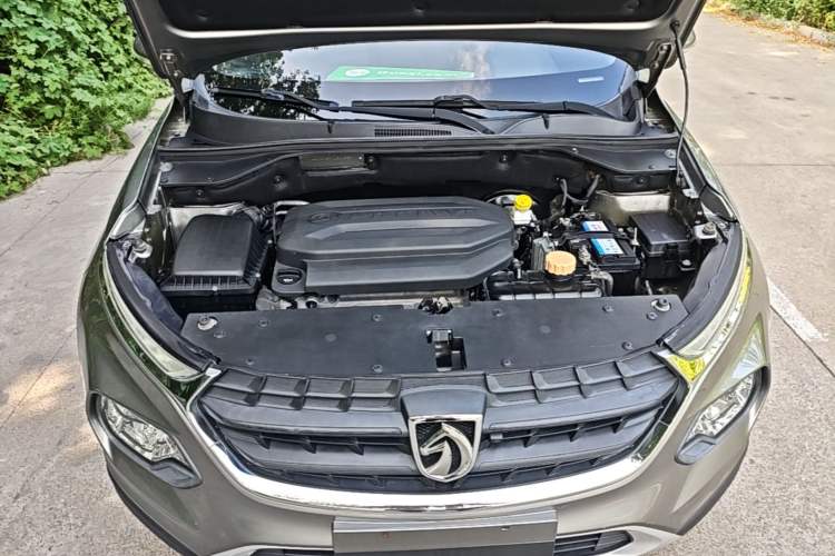 Used Baojun 510 2017 1.5L manual Comfort trim Engine Bay