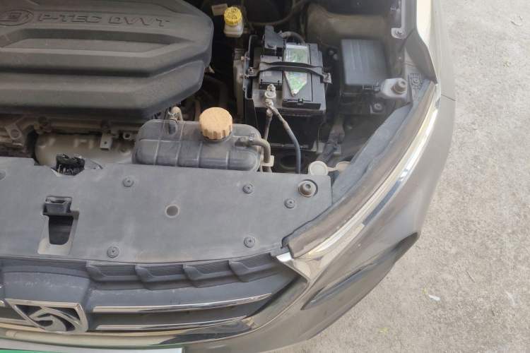 Used Baojun 510 2017 1.5L Manual Fashion Model Engine Bay Left
