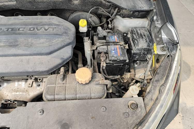 Used Baojun 510 2017 1.5L Manual Fashion Model Engine Bay Left