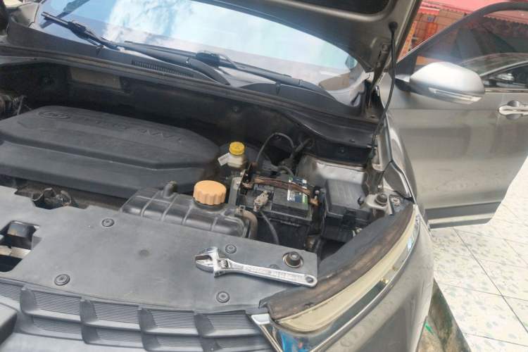 Used Baojun 510 2017 1.5L Manual Fashion Model Engine Bay Left