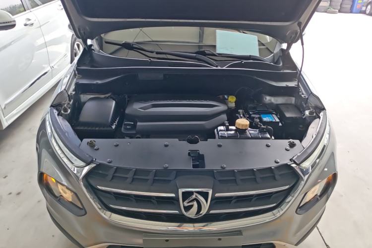 Used Baojun 510 2017 1.5L Automatic Fashion Model Engine Bay