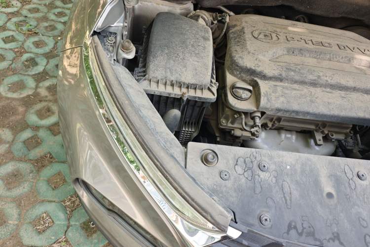 Used Baojun 510 2017 1.5L Automatic Fashion Model Engine Bay Right