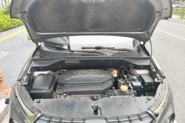 Used Baojun 510 2017 1.5L manual Comfort trim Engine Bay