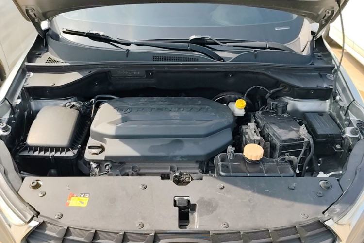 Used Baojun 510 2017 1.5L Automatic Fashion Model Engine Bay
