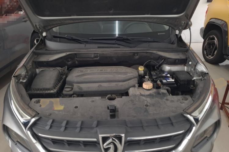 Used Baojun 510 2017 1.5L Automatic Fashion Model Engine Bay
