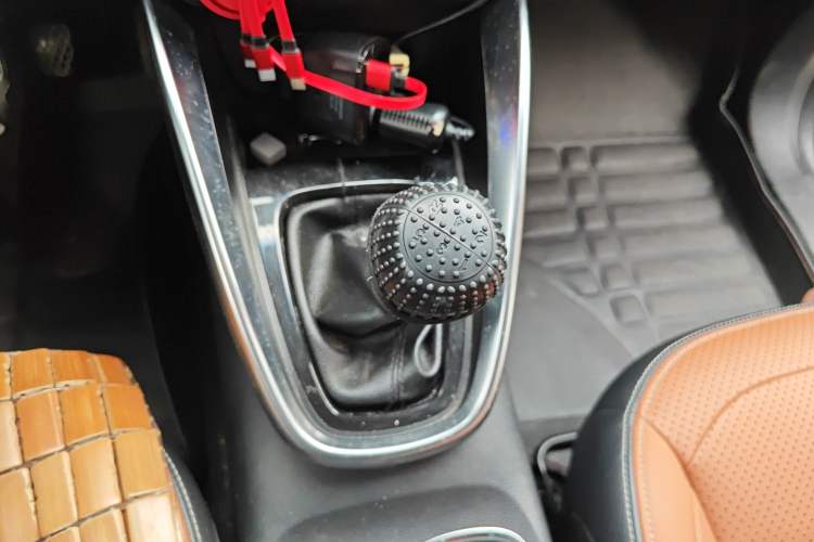 Used Baojun 510 2017 1.5L Manual Luxury Model Gear Lever