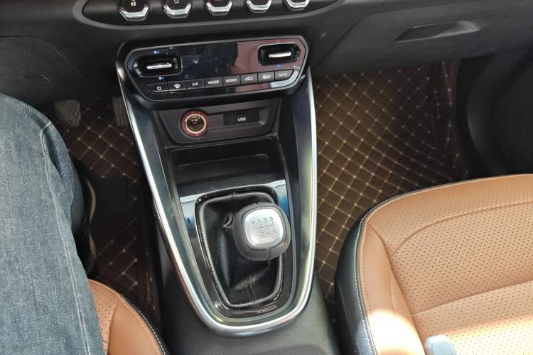 Used Baojun 510 2017 1.5L Manual Luxury Model Gear Lever