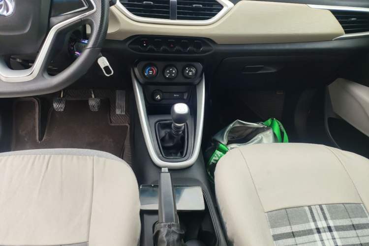 Used Baojun 510 2017 1.5L manual Comfort trim Gear Lever