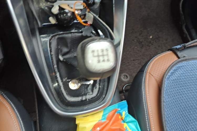 Used Baojun 510 2017 1.5L Manual Luxury Model Gear Lever