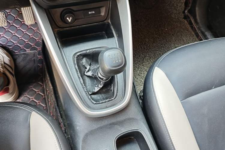 Used Baojun 510 2017 1.5L manual Comfort trim Gear Lever