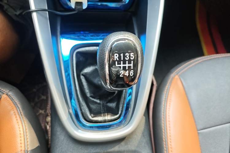 Used Baojun 510 2017 1.5L manual Comfort trim Gear Lever