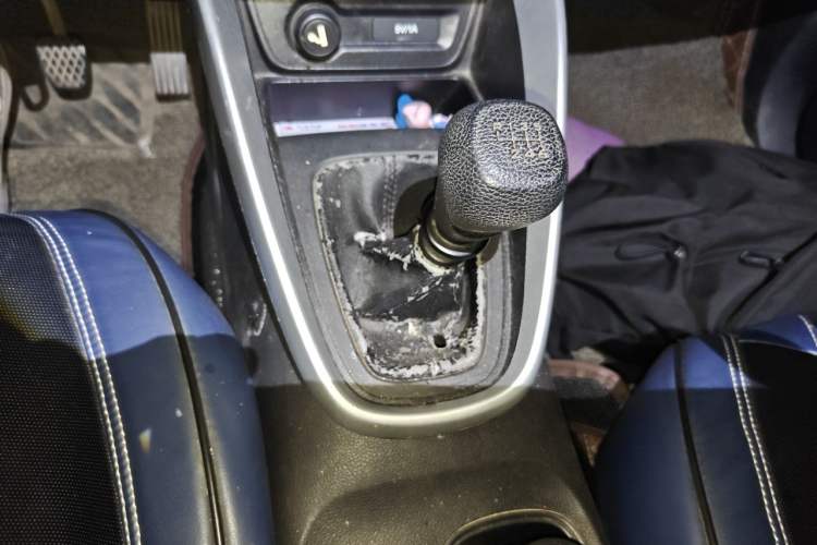 Used Baojun 510 2017 1.5L manual Comfort trim Gear Lever