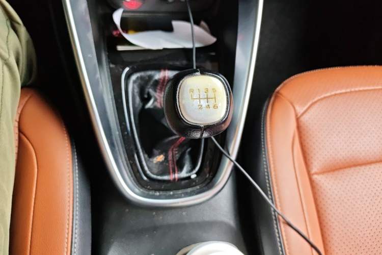 Used Baojun 510 2017 1.5L Manual Luxury Model Gear Lever