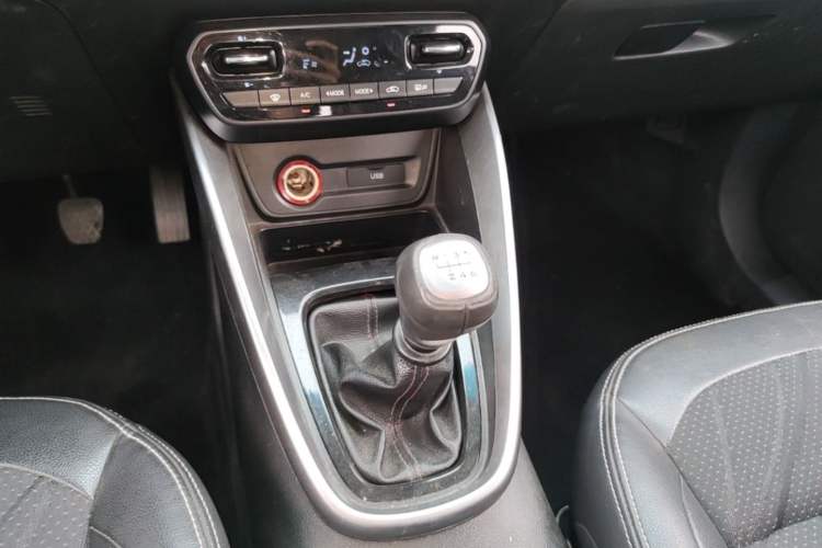 Used Baojun 510 2017 1.5L Manual Fashion Model Gear Lever