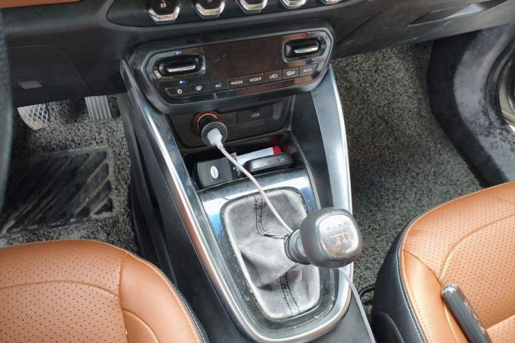 Used Baojun 510 2017 1.5L Manual Luxury Model Gear Lever