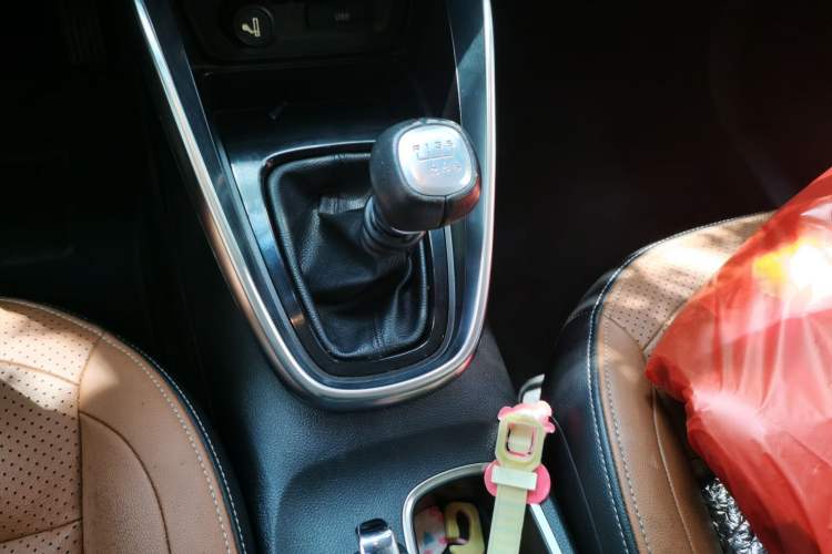 Used Baojun 510 2017 1.5L Manual Luxury Model Gear Lever