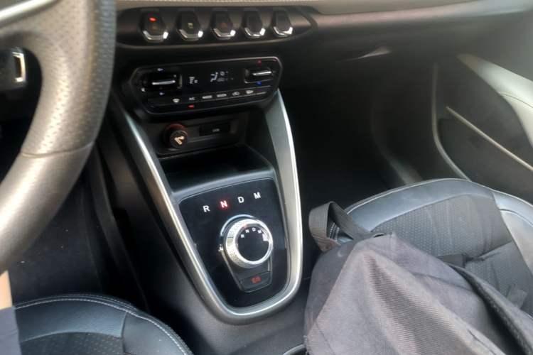 Used Baojun 510 2017 1.5L Automatic Fashion Model Gear Lever