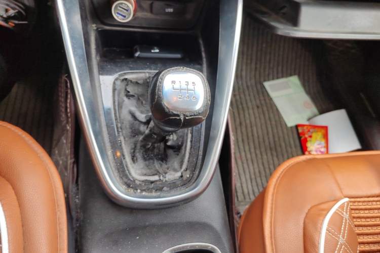 Used Baojun 510 2017 1.5L Manual Luxury Model Gear Lever