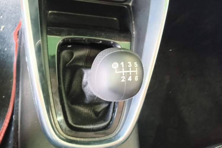 Used Baojun 510 2017 1.5L Manual Luxury Model Gear Lever