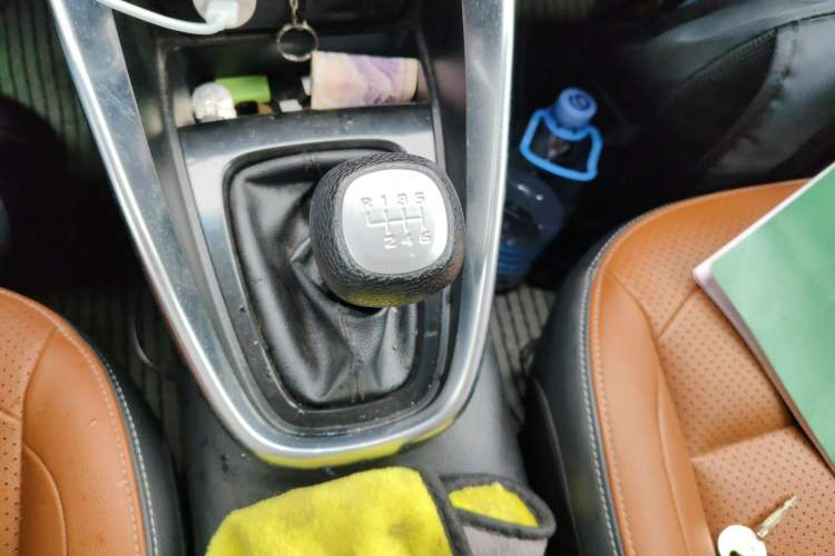 Used Baojun 510 2017 1.5L Manual Luxury Model Gear Lever