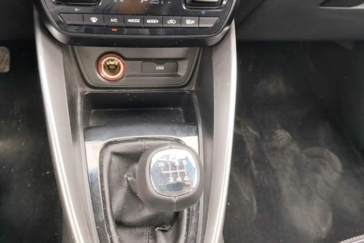 Used Baojun 510 2017 1.5L Manual Fashion Model Gear Lever