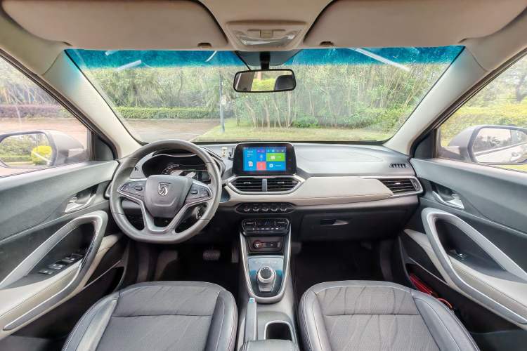 Used Baojun 510 2017 1.5L Automatic Fashion Model Interior 1