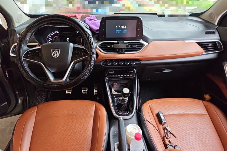 Used Baojun 510 2017 1.5L Manual Luxury Model Interior 2
