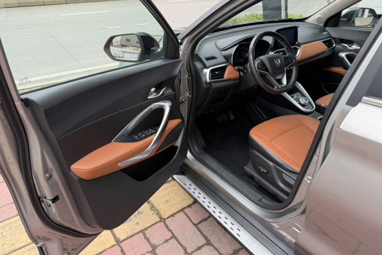 Used Baojun 510 2017 1.5L Automatic Luxury Model Interior 2
