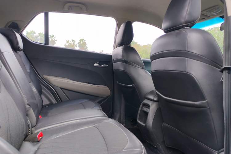 Used Baojun 510 2017 1.5L Automatic Fashion Model Interior 3