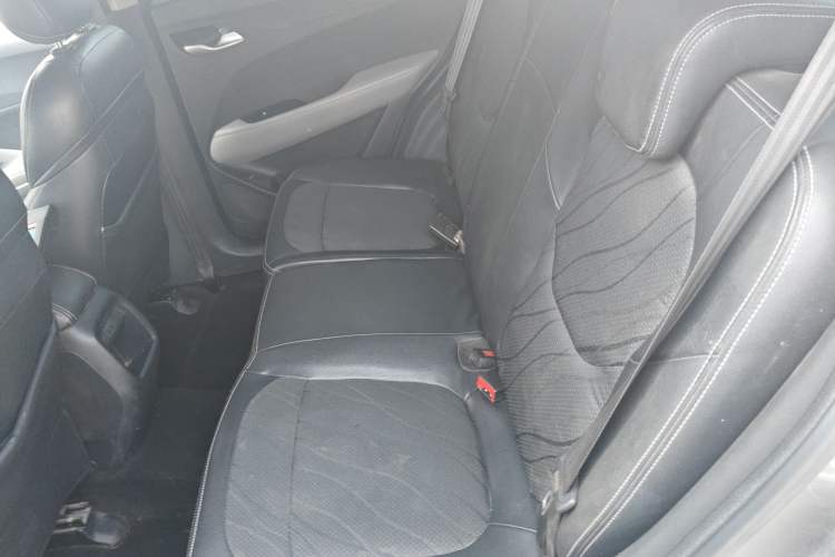 Used Baojun 510 2017 1.5L Manual Fashion Model Interior 4