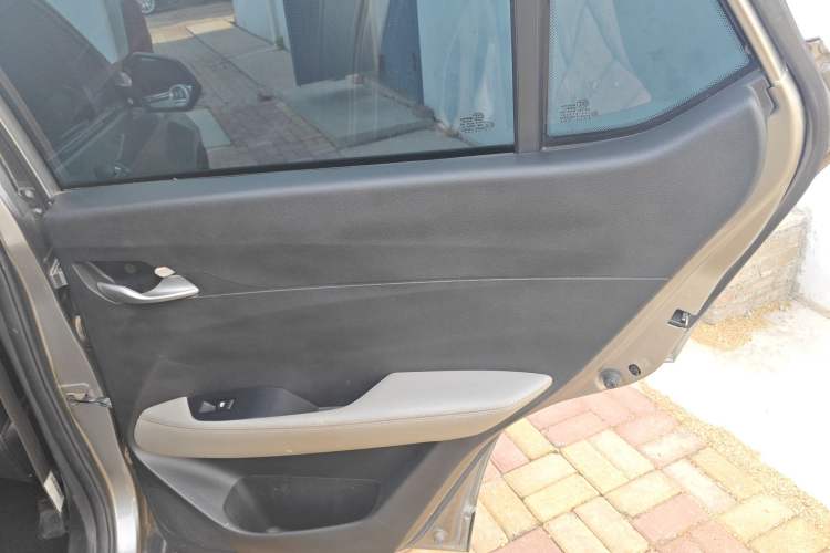 Used Baojun 510 2017 1.5L Manual Fashion Model Interior 6
