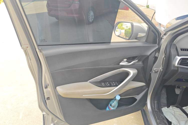 Used Baojun 510 2017 1.5L Manual Fashion Model Interior 7
