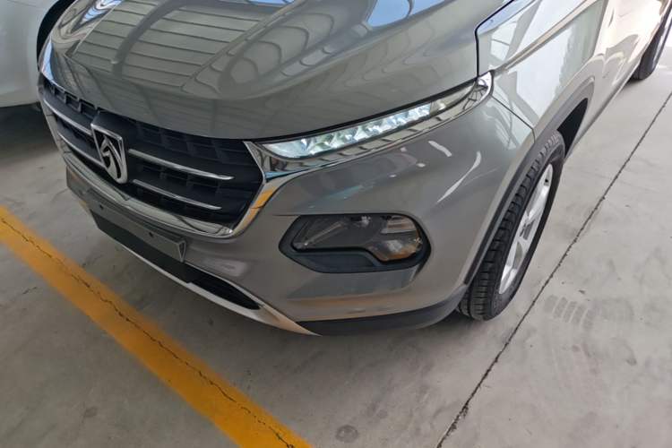 Used Baojun 510 2017 1.5L Automatic Fashion Model Left Front Headlight