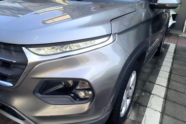 Used Baojun 510 2017 1.5L Automatic Fashion Model Left Front Headlight