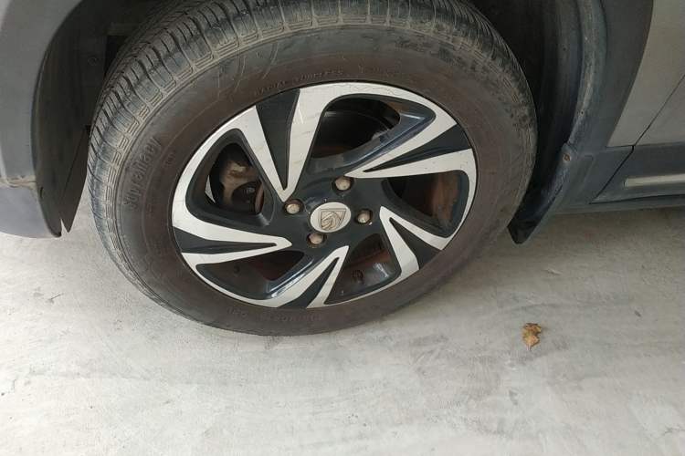 Used Baojun 510 2017 1.5L Automatic Luxury Model Left Front Wheel Hub