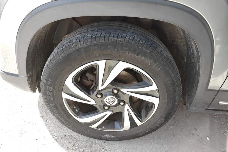 Used Baojun 510 2017 1.5L Manual Luxury Model Left Front Wheel Hub