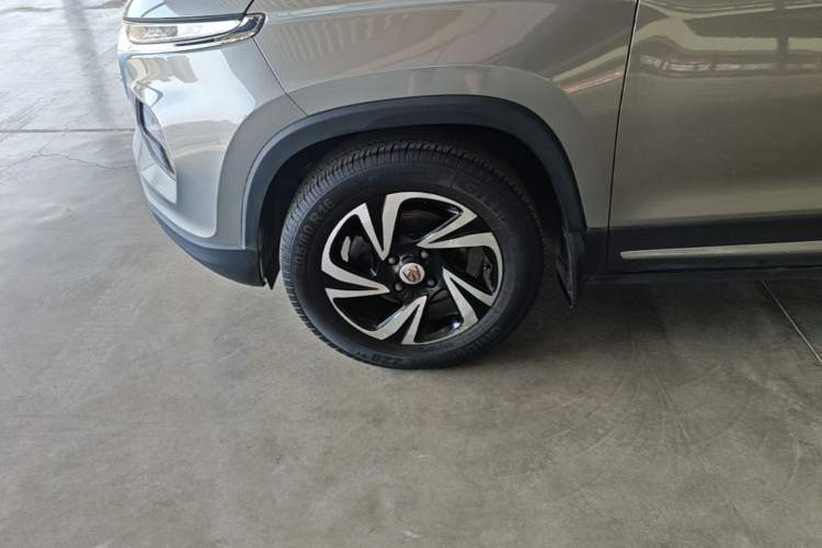 Used Baojun 510 2017 1.5L Automatic Luxury Model Left Front Wheel Hub