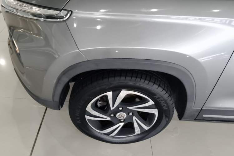 Used Baojun 510 2017 1.5L Automatic Luxury Model Left Front Wheel Hub