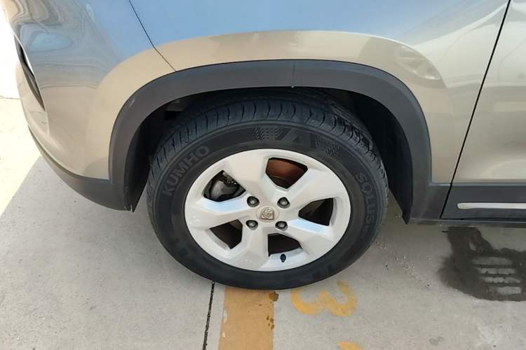 Used Baojun 510 2017 1.5L Automatic Fashion Model Left Front Wheel Hub